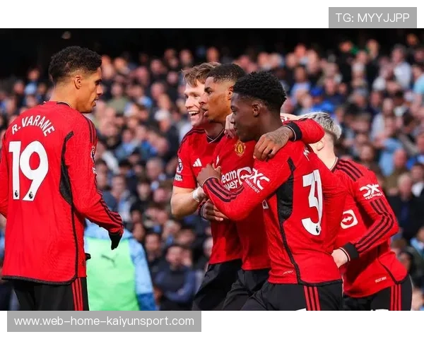 曼联反击一条线切入，拉什福德抽射被门将托出底线