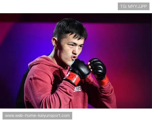 UFC 对峙现场摔话筒！火药味爆棚