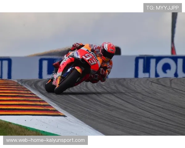 MotoGP车手专注刹车点控制训练，绕圈稳定性增强